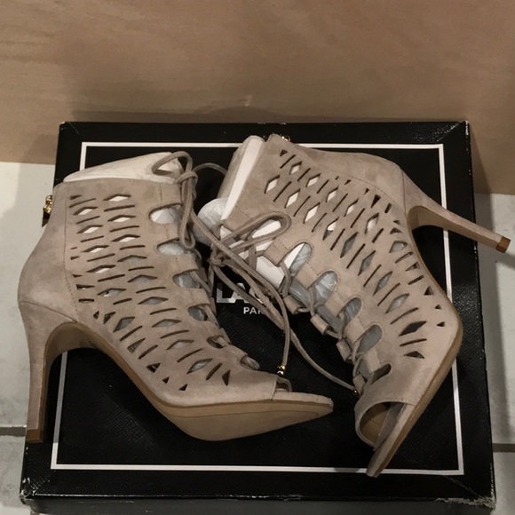 🆕️ Karl Lagerfeld Berry Cutout Open Toe Taupe Suede Booties size 5 - Picture 12 of 12